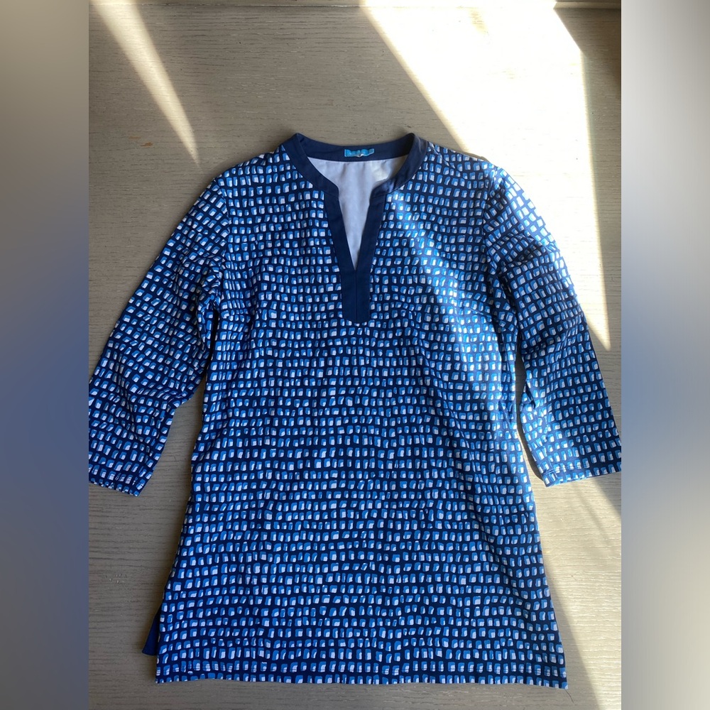 J. McLaughlin 3/4 sleeve blue top. Size M